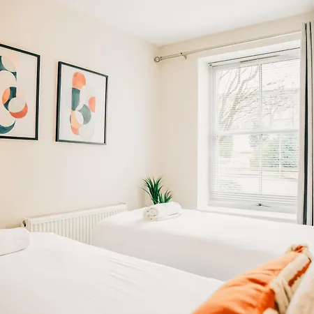 Дом отдыха Stylish 2 Bed Centre With Parking Эдинбург