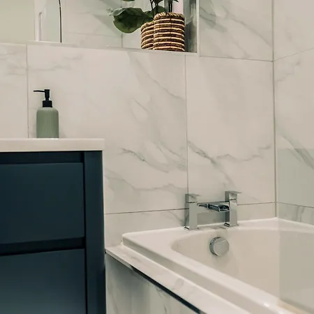 Дом отдыха Stylish 2 Bed Centre With Parking