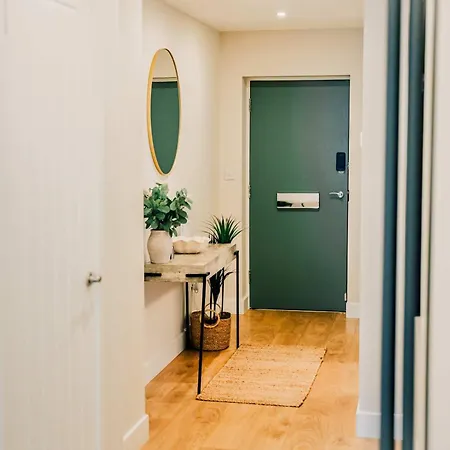 Дом отдыха Stylish 2 Bed Centre With Parking Эдинбург