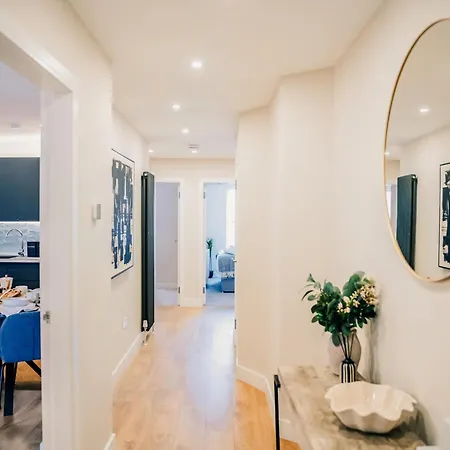Дом отдыха Stylish 2 Bed Centre With Parking Эдинбург