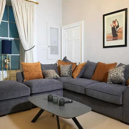 The Fetlock At Hill Square * Edinburgh