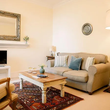 Apartment 1 Bedroom In Historic Georgian Townhouse