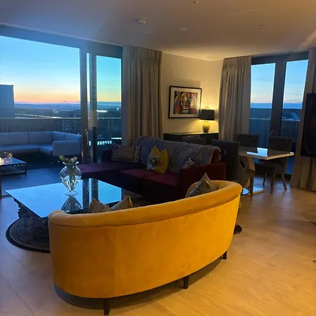 Stunning And Three Bedroom Penthouse With Roof Terrace * Эдинбург