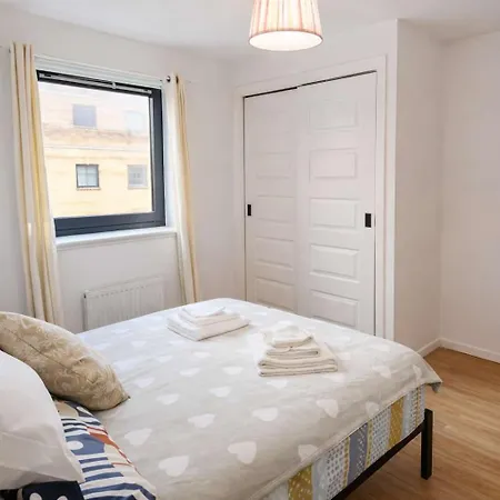 Apartment Anna Flat-spacious 2 Bed Flat With Free Parking And Quite Area