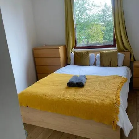 Edi - - 3 Bedroom Edinburgh