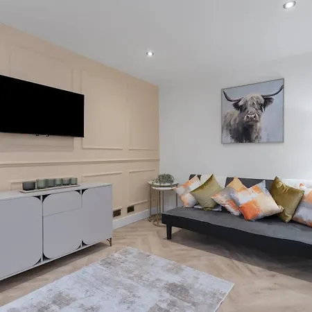 Newly Refurbished | | 3 Guests *