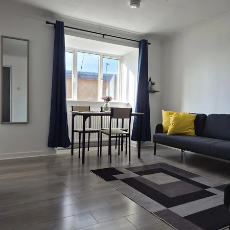 Daire Bright 2 Bedroom Apartment, Close To Uni, Free Parking, Fast Wi-fi *