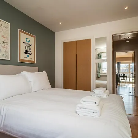Bright Floor Haven Modern 2br In - Pass The Keys Apartment