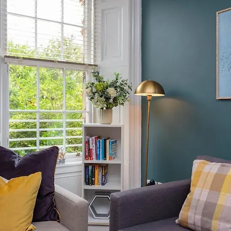 Old Town Modern Retreat - Near The Castle * Edinburgh
