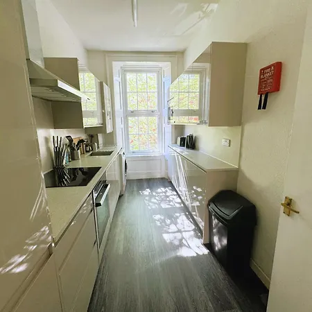 Διαμέρισμα 4 Bedroom Modern Spacious - Old Town