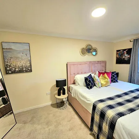 Stylish & Spacious 4 Bedroom House