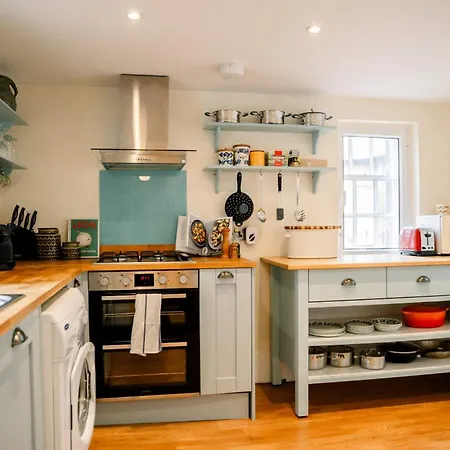 1 Bedroom In Historic Georgian Townhouse Apartment Edinburgh