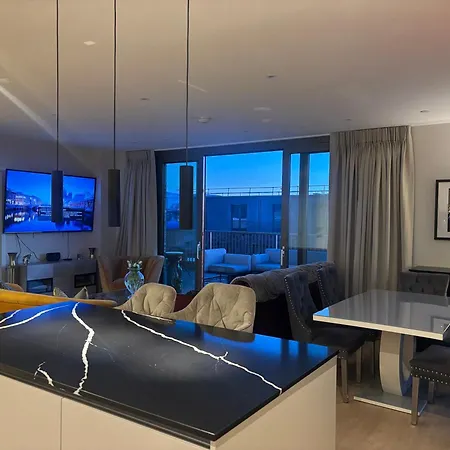 Stunning And Three Bedroom Penthouse With Roof Terrace Апартаменты *
