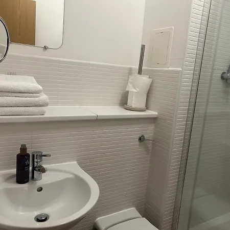 Apartmán Spacious Modern 3-bedroom With Balcony & Free Parking Near Centre *