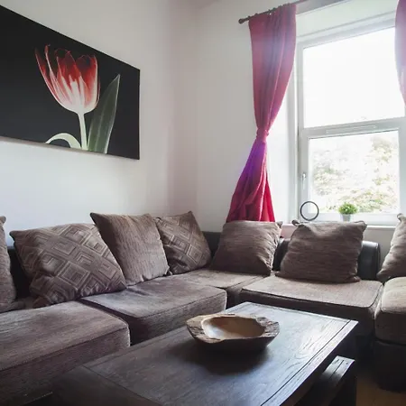 Lovely 3 Bdrm By Meadows Apartment *