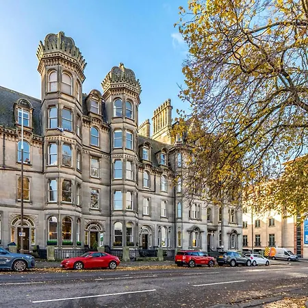 Apartment Old Town Castle View 4 Bedroom 5 Beds Sleeps 10 Edinburgh