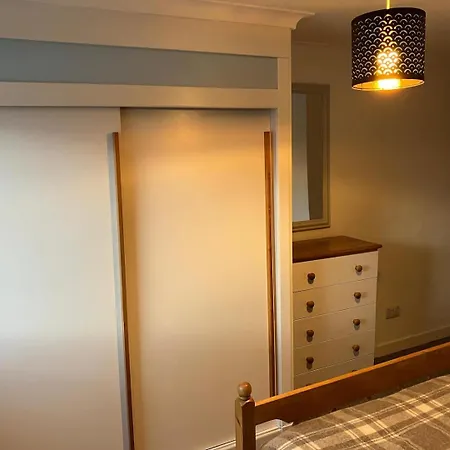 Welcoming And Homely 2 Bed In Location Lägenhet