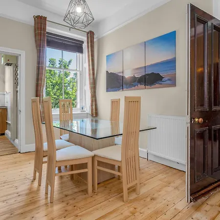 Victorian Apartment, Walk To Old Town, Sleeps 8 *