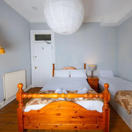 Apartment 4 Bdrm Cosy By The Meadows *