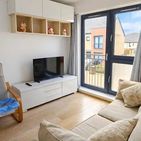 Apartment Anna Flat-spacious 2 Bed Flat With Free Parking And Quite Area *