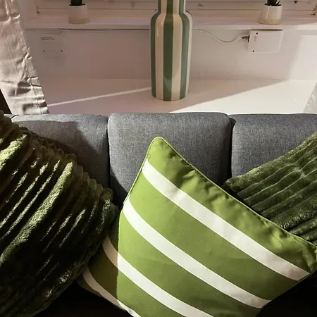 Parking - Sleep 3 - 1 Bedroom - Easy Access * Edinburgh