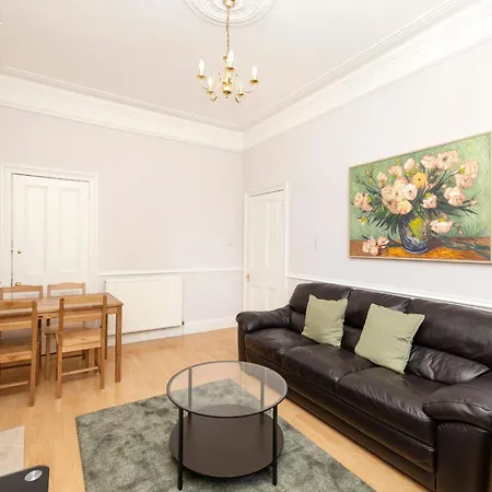 Refined 2-bed Flat With Classic Charm *