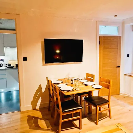 Centre Of Edinburgh's Historic Old Town - Blair Street - Sleeps 4 Apartment Edinburgh