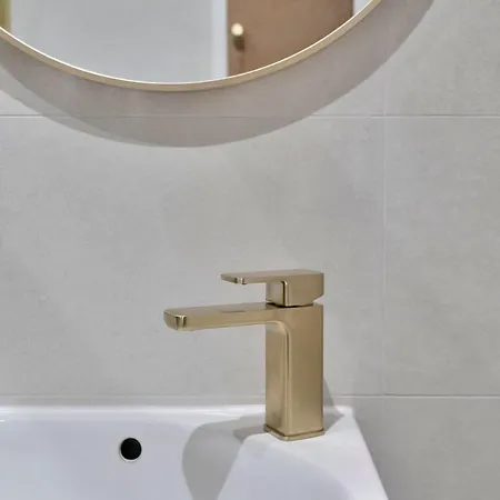 Newly Refurbished | | 3 Guests *