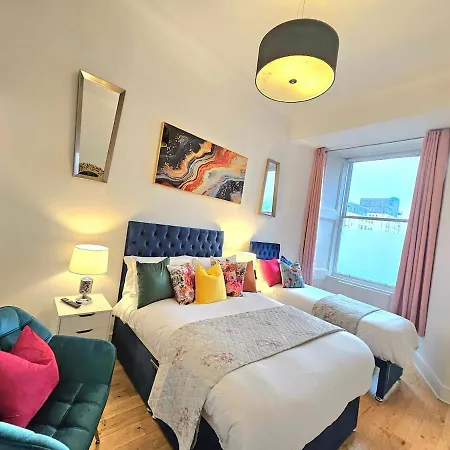 Stellar - 2 & 3 Bedroom 아파트