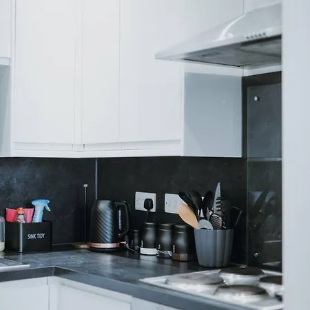 Modern In Leith Apartment