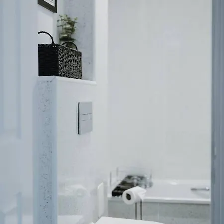 Apartment Modern In Leith Edinburgh