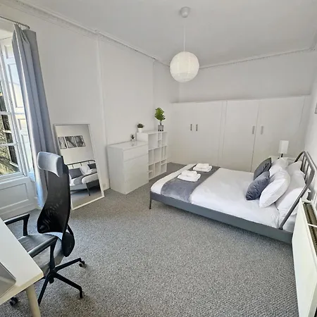 4 Bedroom Modern Spacious - Old Town Διαμέρισμα