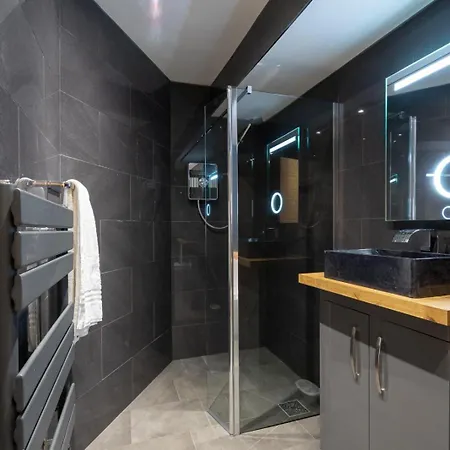 Elegant Stockbridge 3 Bdrm On The Canal Edinburgh