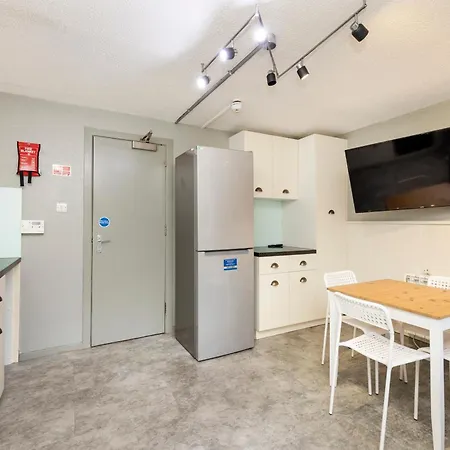 Meadow Court Apartment *