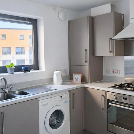 Anna Flat-spacious 2 Bed Flat With Free Parking And Quite Area