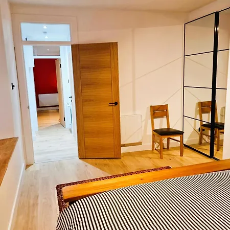 Centre Of Edinburgh's Historic Old Town - Blair Street - Sleeps 4 * Edinburgh