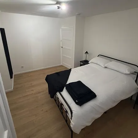 Spacious 2 Bed With Private Parking Space * 爱丁堡