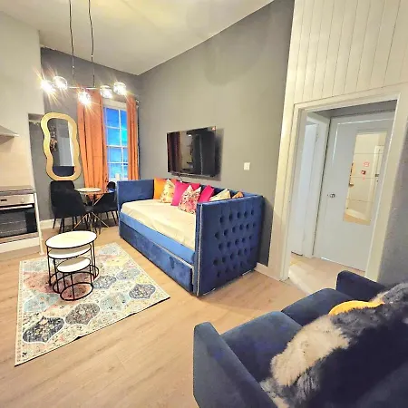 Beautiful 1 Bed Apmt- Stylish And شقة