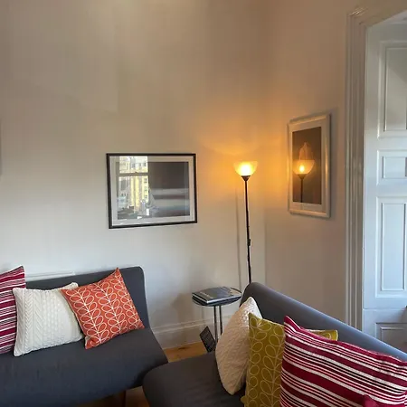 Classical 19th Century Stair - 3 Bedroom Apartment Edinburgh