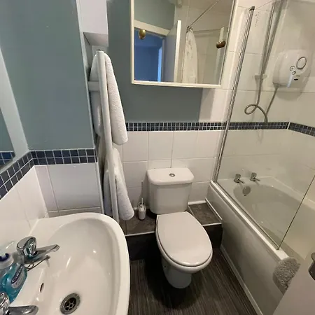 Welcoming And Homely 2 Bed In Location Lägenhet *