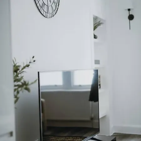 Modern In Leith Apartment *