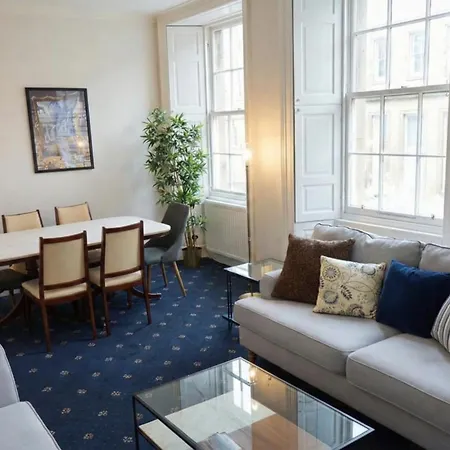 Be In The Front Row - Royal Mile 3 Bedroom *