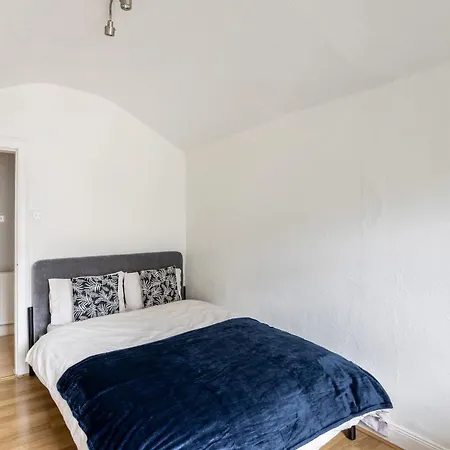 דירה Bnbnova - 1br - By Castle - West End אדינבורו