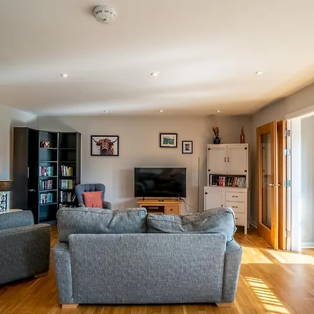 公寓 Bright Floor Haven Modern 2br In - Pass The Keys