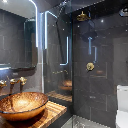 Elegant Stockbridge 3 Bdrm On The Canal Apartment Edinburgh