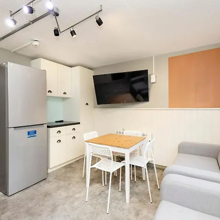 דירה Meadow Court