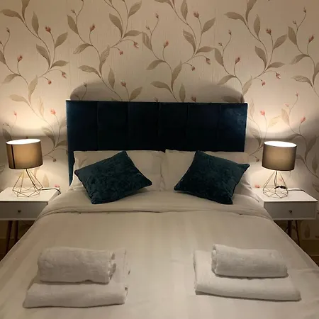 Apartmán Spacious Modern 3-bedroom With Balcony & Free Parking Near Centre