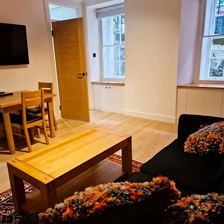 Centre Of Edinburgh's Historic Old Town - Blair Street - Sleeps 4 Edinburgh