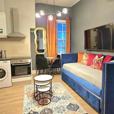 Apartment Beautiful 1 Bed Apmt- Stylish And