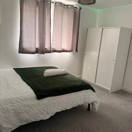 One Bedroom Near Royal Infirmary & Easy Access To Centre *
